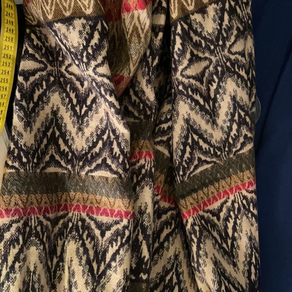 NWT.   LARGE Sacred Threads Scarf. 02 BL/BL 219778Q - Picture 3 of 3